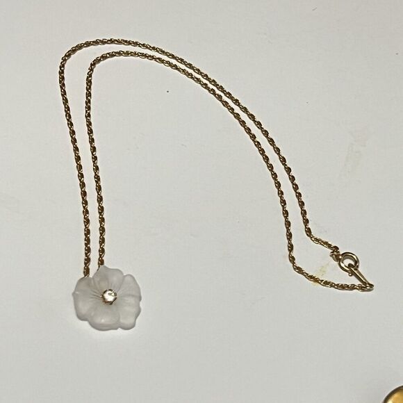 White Flower Rhinestone Gold Necklace 8” Length Floral Dainty Minimal - Picture 1 of 5